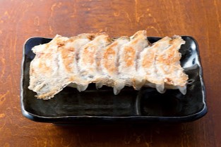 博多三氣 イオンスタイル笹丘店の餃子です。