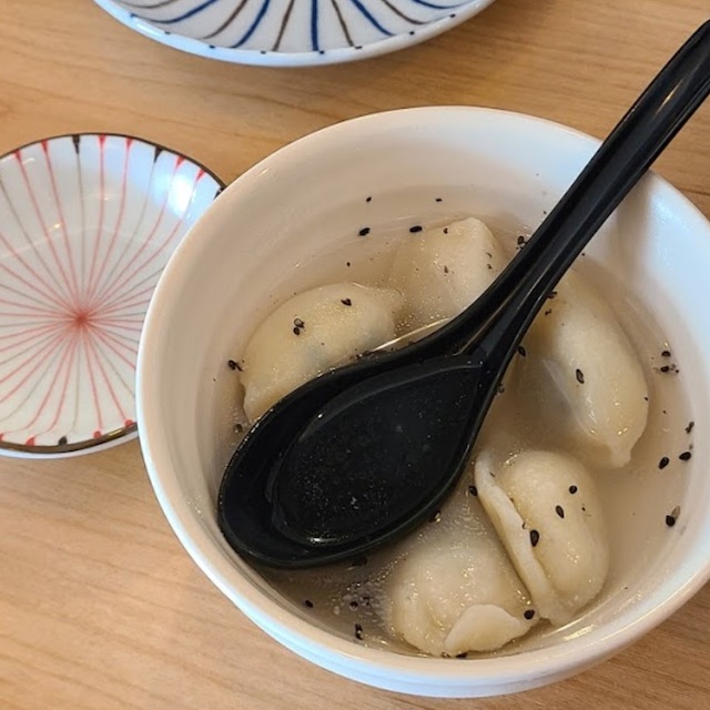 濃厚担担麺 博多 昊の水餃子です。